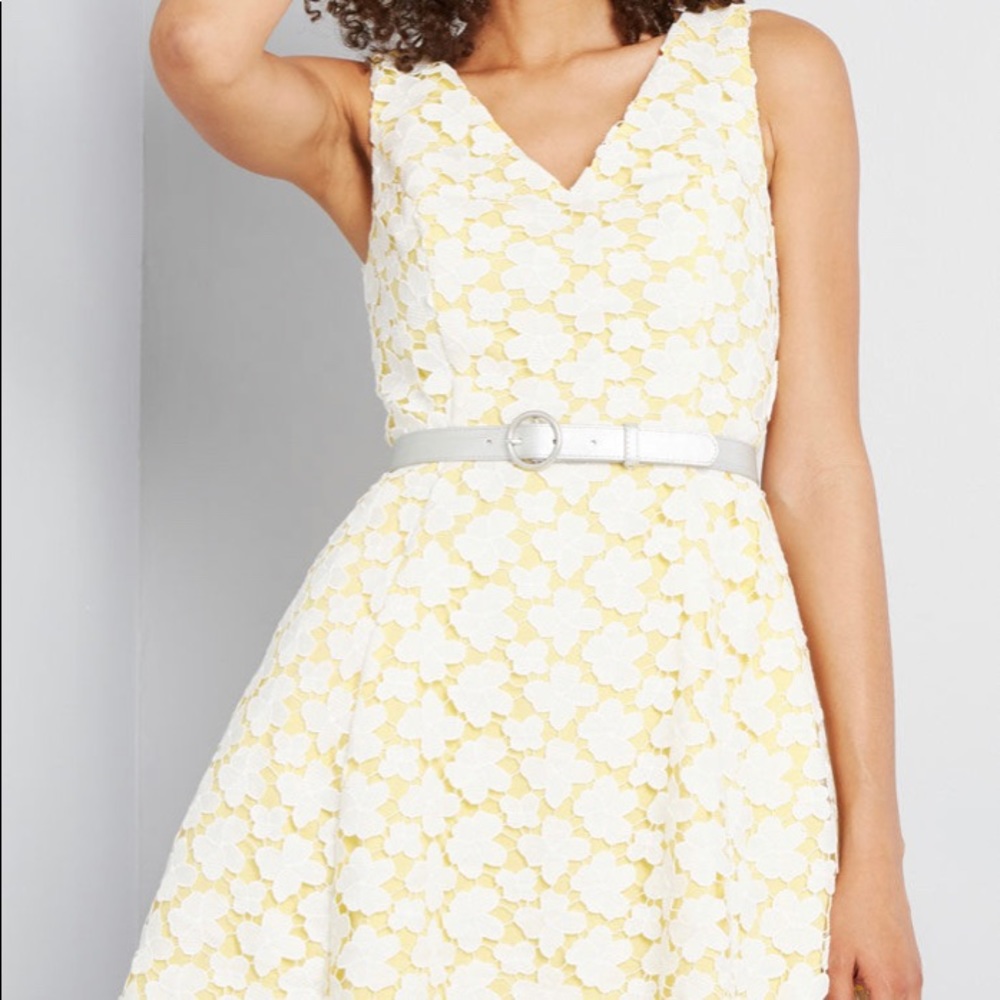 ModCloth small NWT lace dress pockets  NO BELT